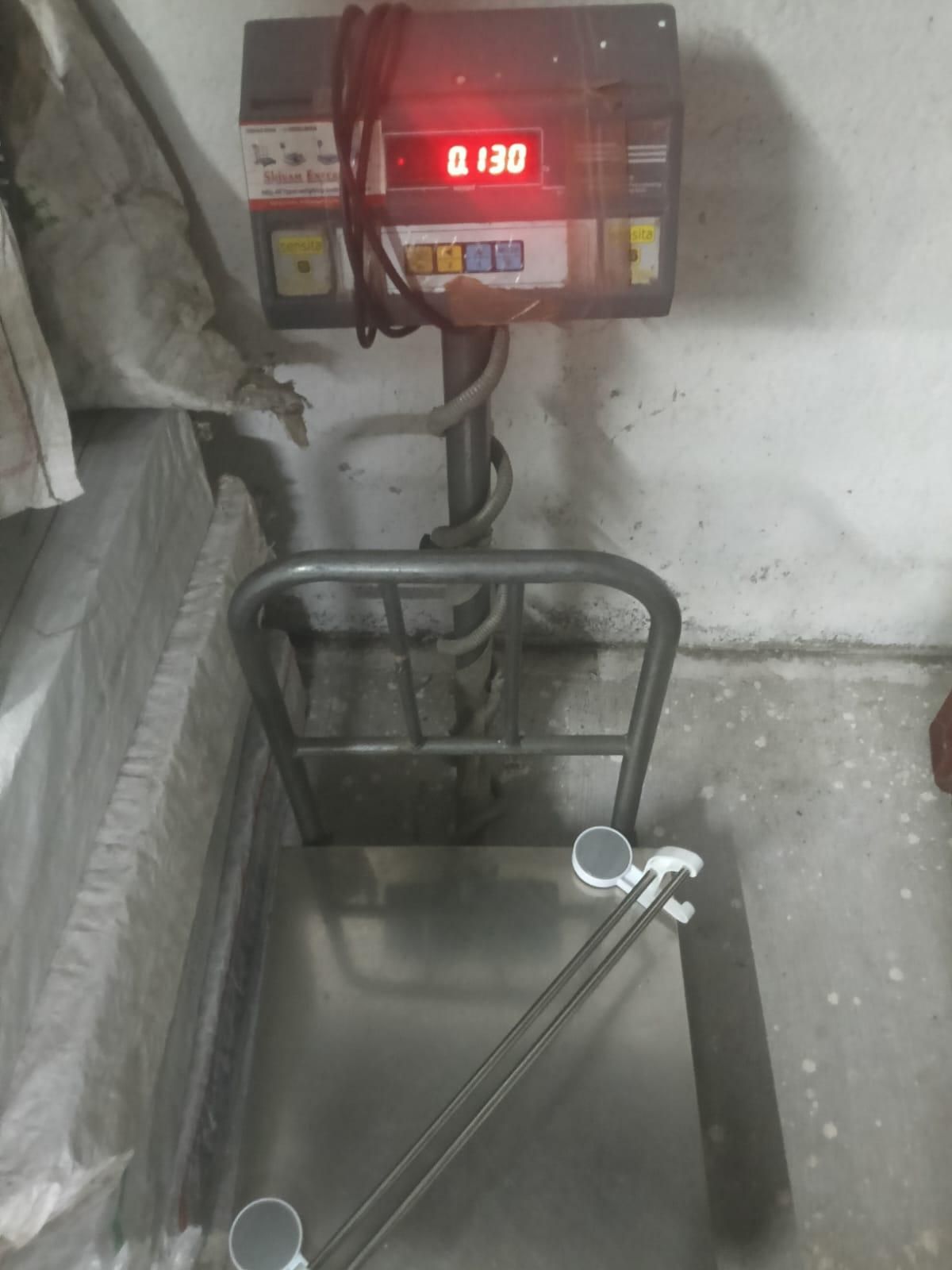 Stainless Steel Wall Mount Bathroom Towel Holder�(Pack of 1)