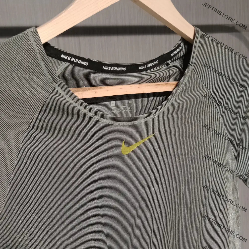 Nike Women’s Sports Top
